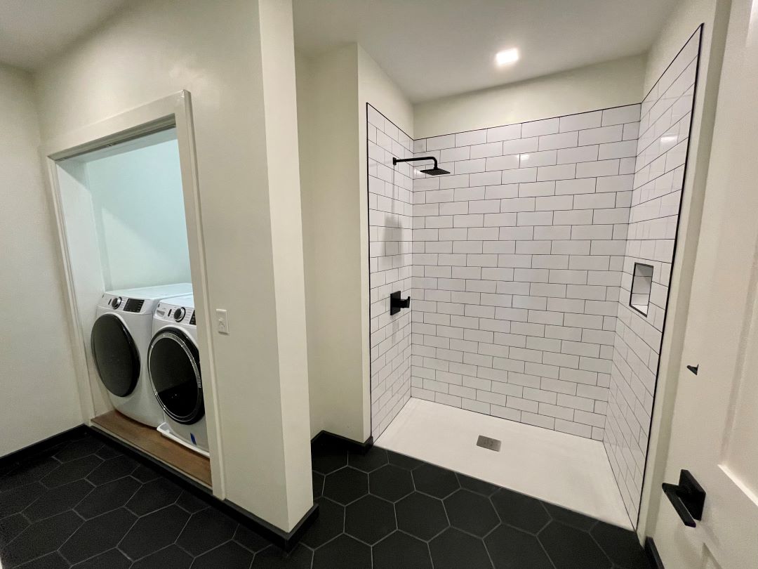 bathroom with tiled stand up shower