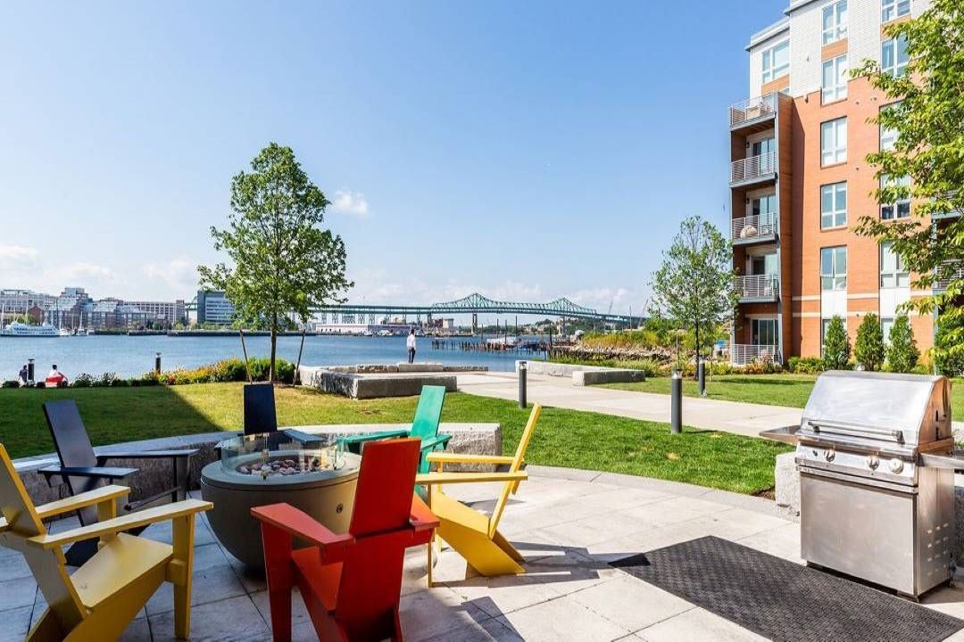 courtyard, fire pit, lounge area at 126 Border Street