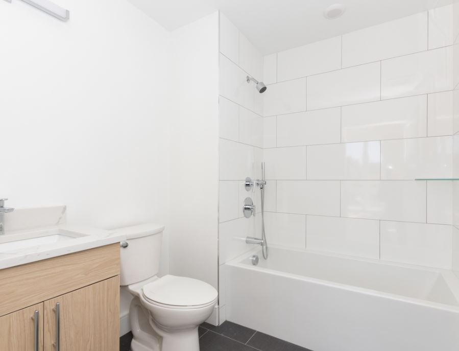 Bathroom with clean finishes