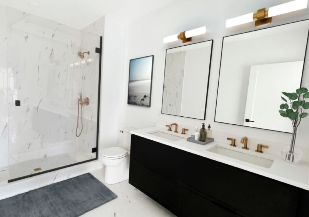 Marble bathroom with gold fixtures