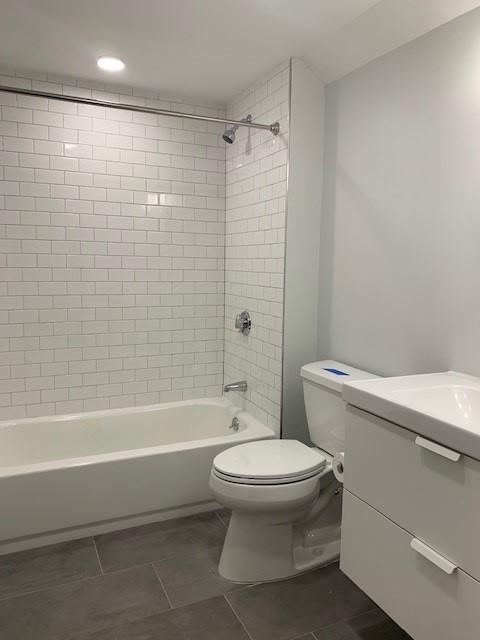 7 Summer Street, Somerville - picture of bathroom