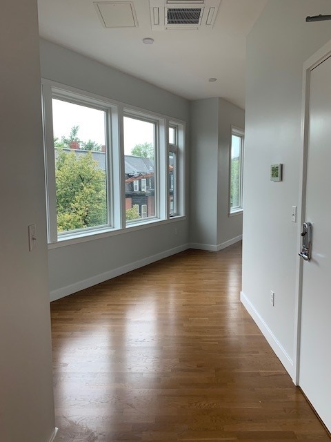 7 Summer Street, Somerville - picture of hallway