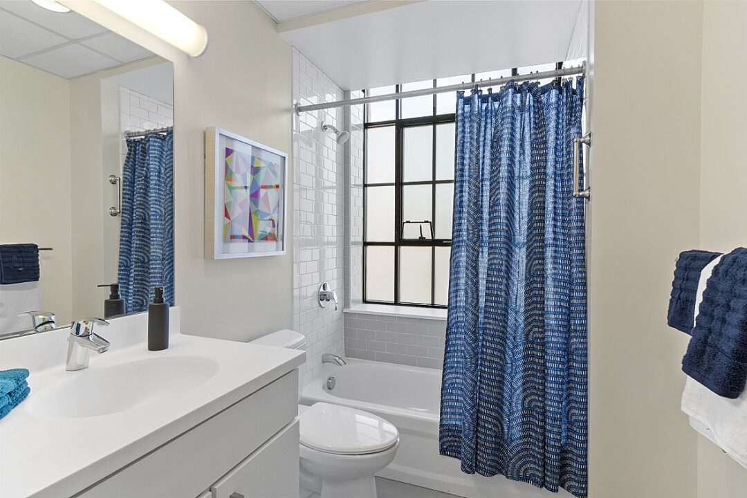 Bathroom with tub stall