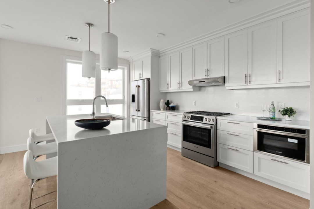 Kitchen at Mira