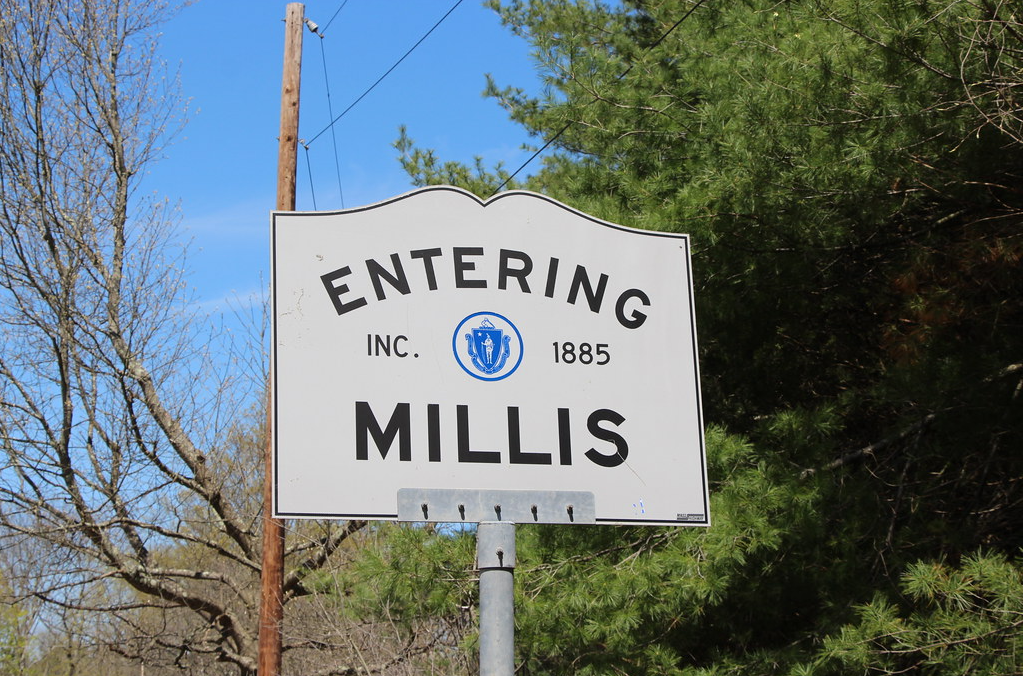 'Entering' sign in Millis