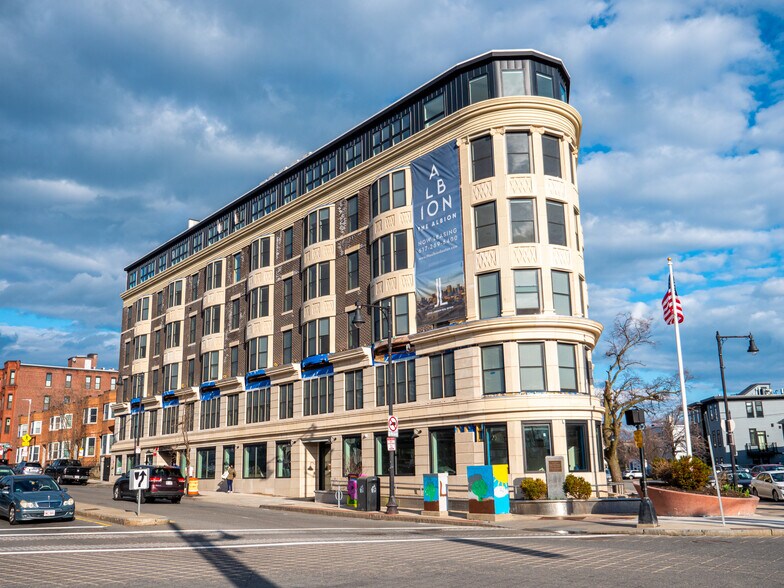 exterior apartment style building at 400 Dorchester St.