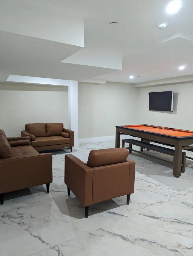 Recreation room of 366 Broadway in Everett