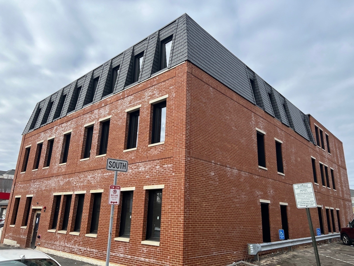 Exterior of 366 Broadway in Everett