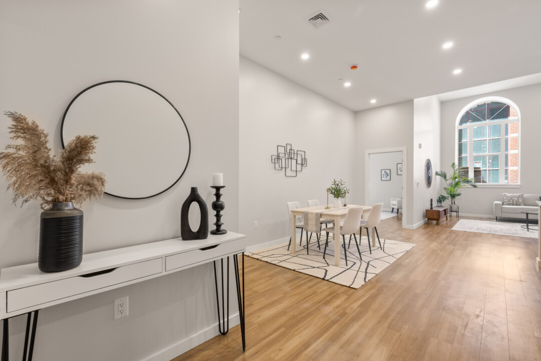 Foyer/Dining