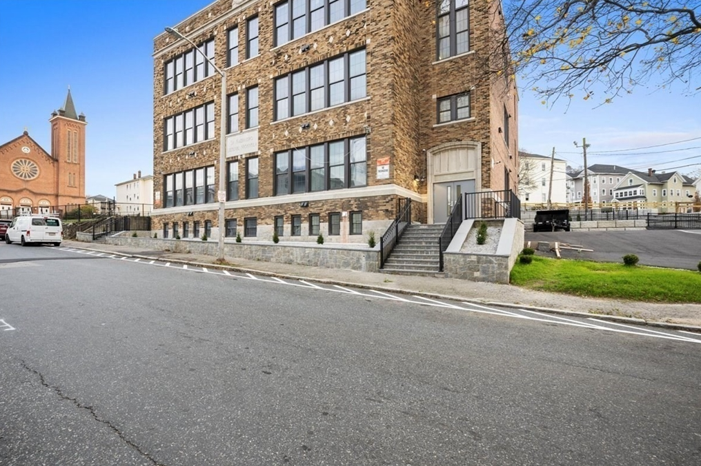 Street View of 22 Waverly in Worcester