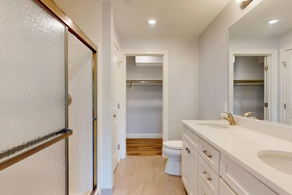 https://www.maloneyaffordable.com/wp-content/uploads/2026/06/tripointe-apartments-bathroom.png